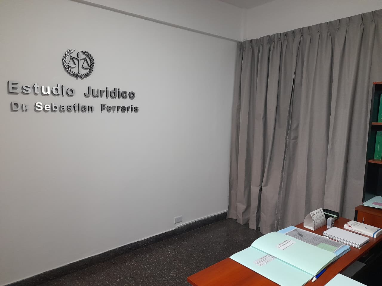 estudio-fisico-ferrari Oficina Fisica del Estudio Juridico Sebastian Ferraris & Asociados